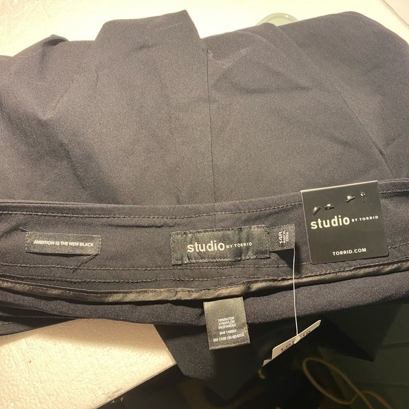 Torrid women black Dress Pants - Picture 5 of 5
